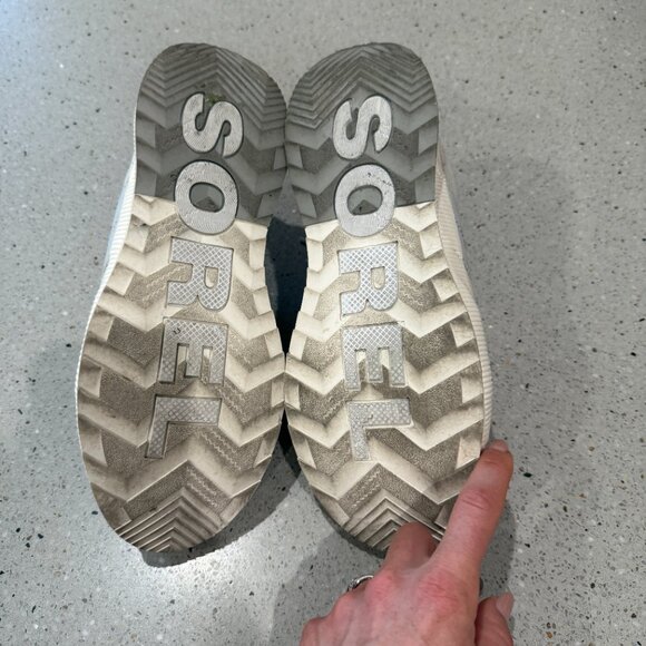 Sorel Women's out and about sneaker gray and white size 9 - Picture 4 of 5